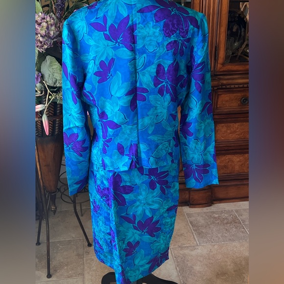 Elegant vintage 100% Silk Suit by Adrianna Papell 2 piece skirt set - Picture 3 of 16